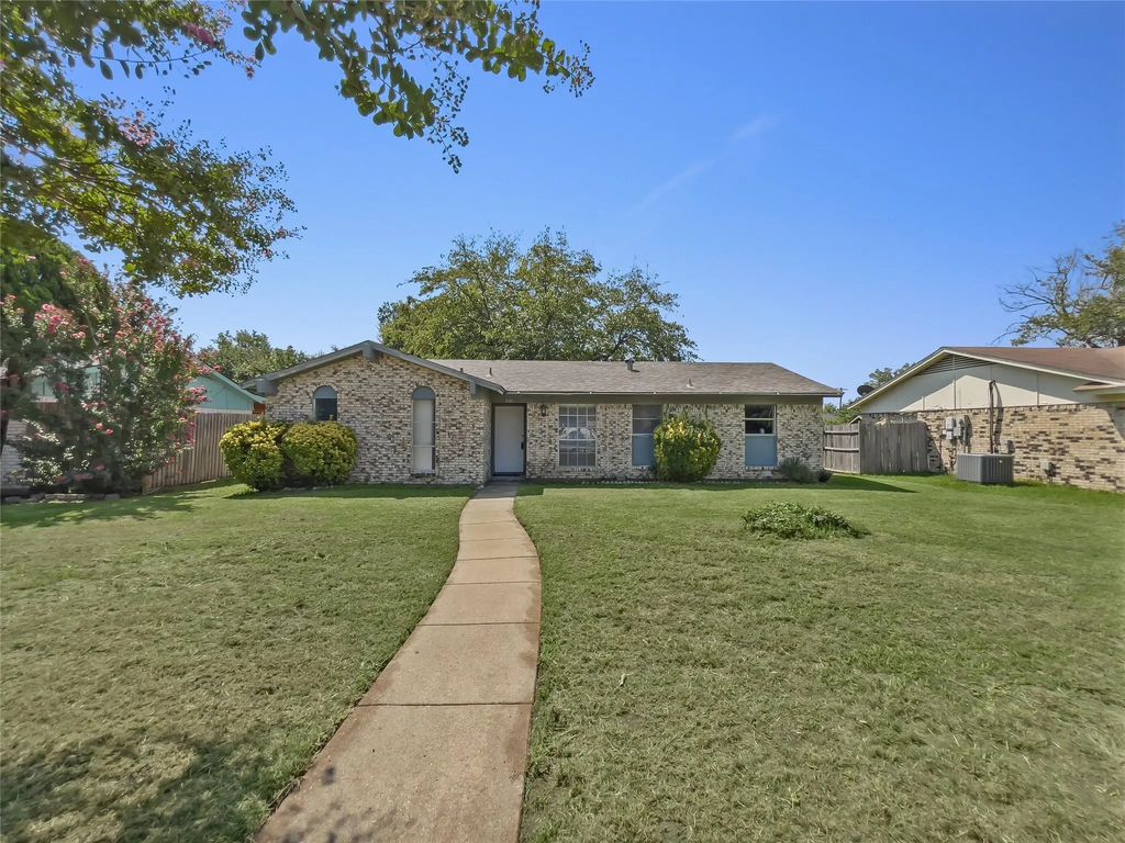 810 Pleasantvalley Road, Garland