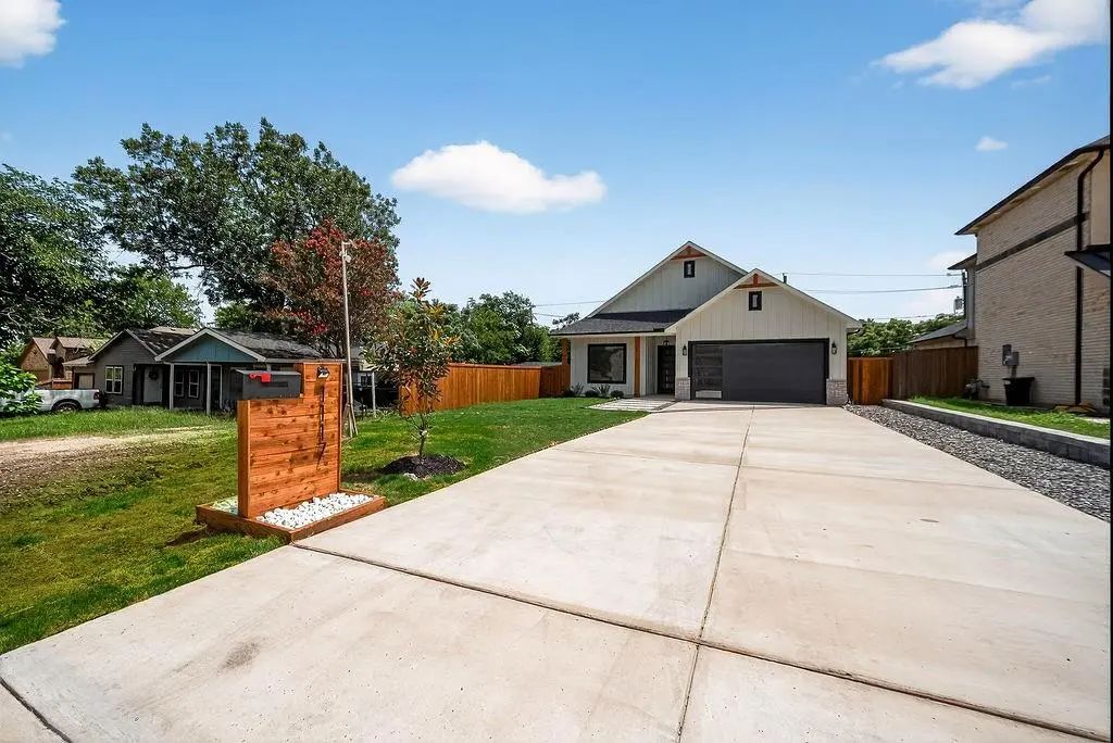 1117 Fort Worth, Grand Prairie