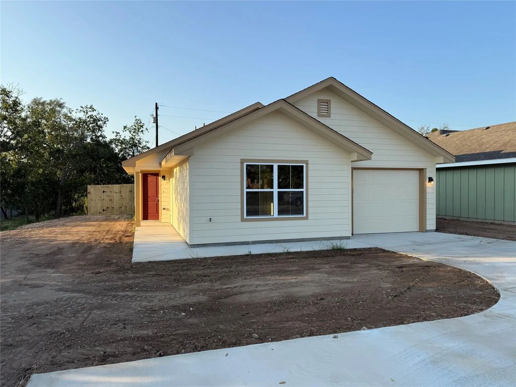 1712 E Avenue J, Lampasas