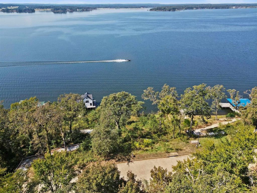 143 N Lake Bluff Drive, Bullard