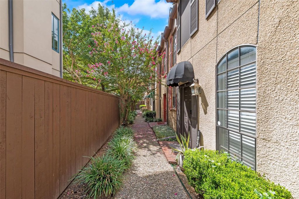 4418 Bowser Avenue 105, Dallas