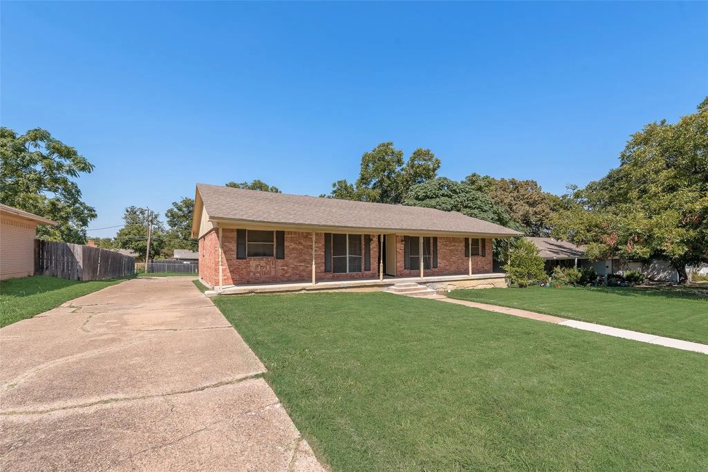914 British Boulevard, Grand Prairie