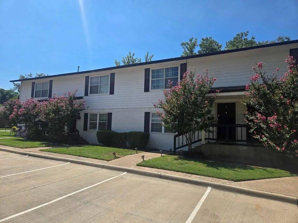 210 Austin Street, Grapevine
