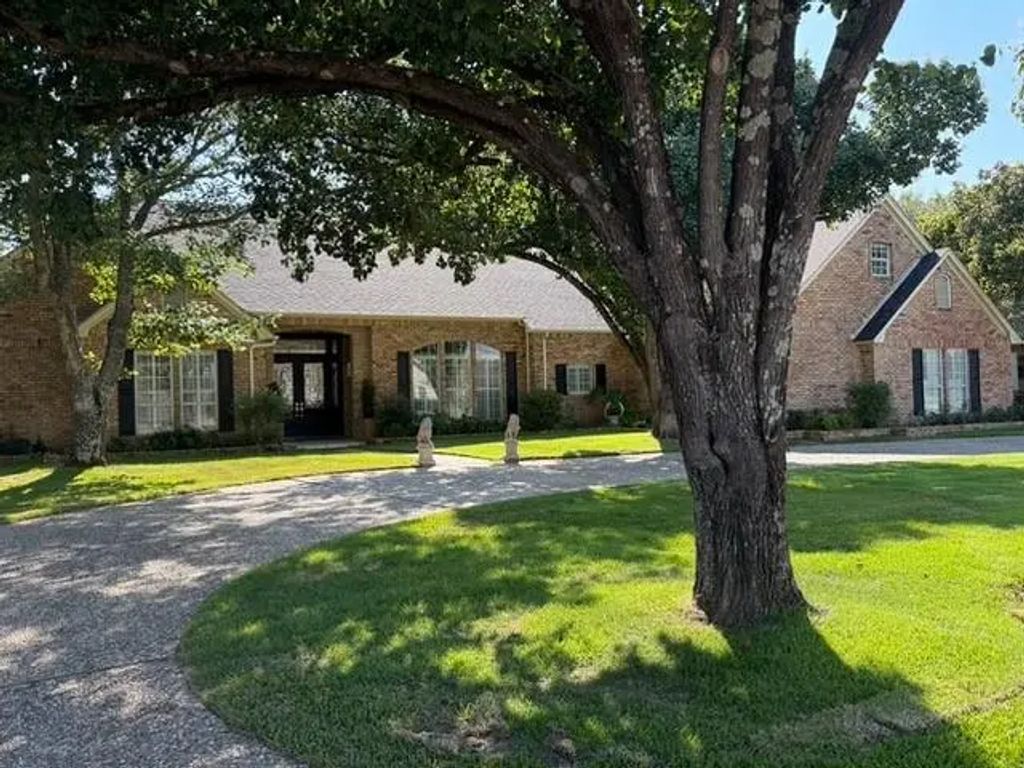 633 Rasure Circle, Sulphur Springs