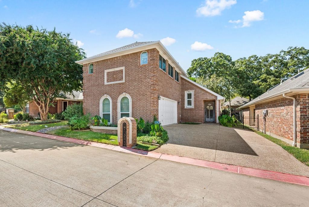 1503 Fiori Way, Euless