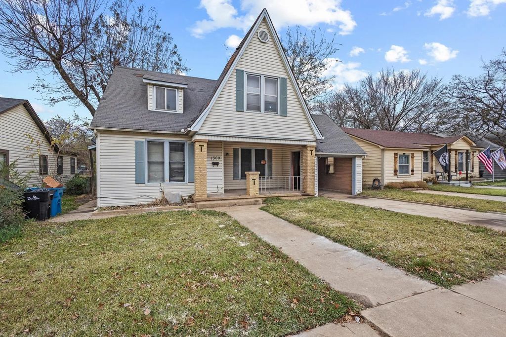 1309 W Morton Street, Denison