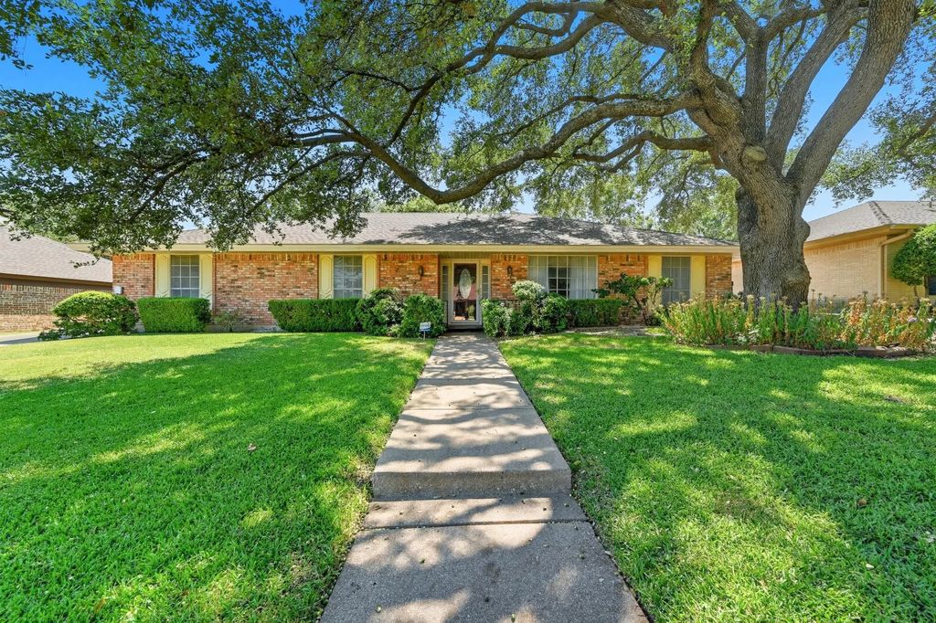 4713 Foxfire Way, Fort Worth