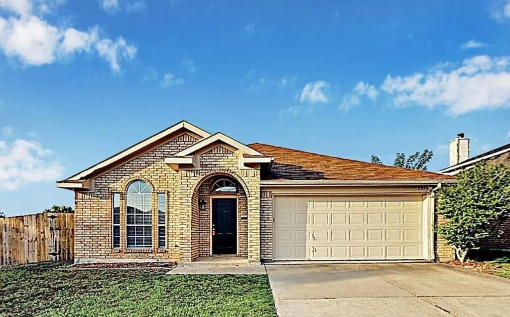 3955 Cypress Gardens Drive, Fort Worth