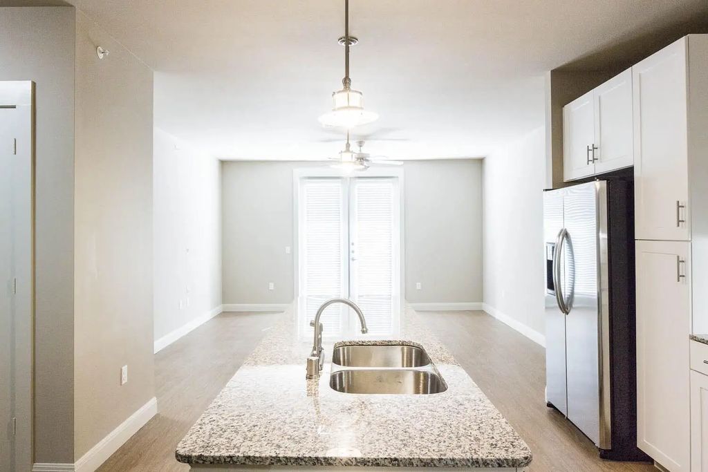 801 N Bishop Avenue 1-308, Dallas