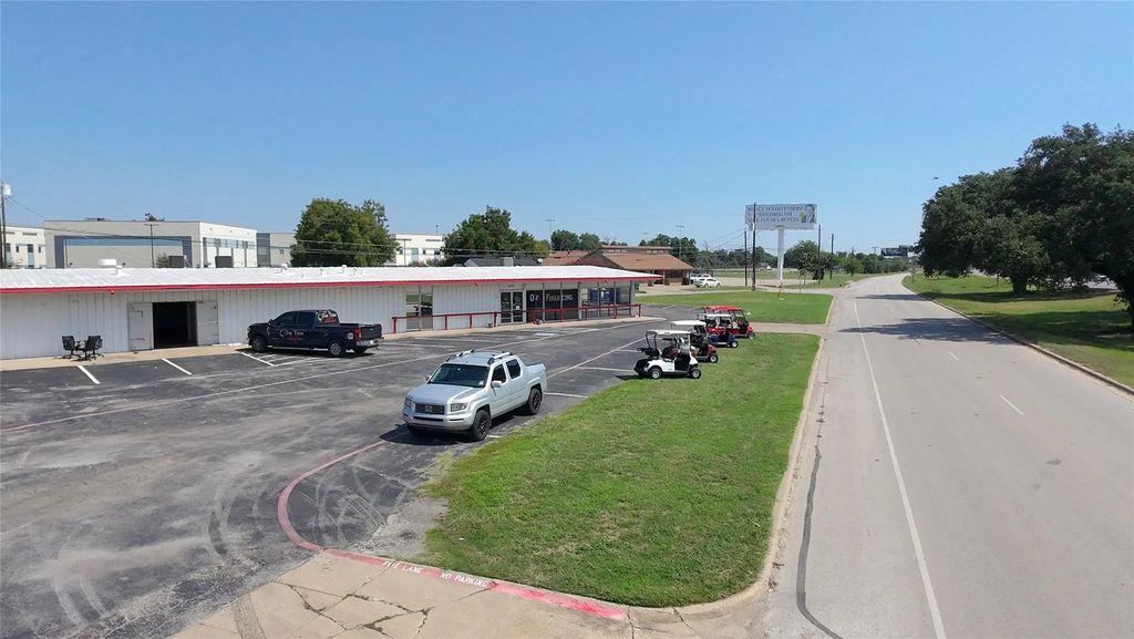 5717 Airport Freeway, Haltom City