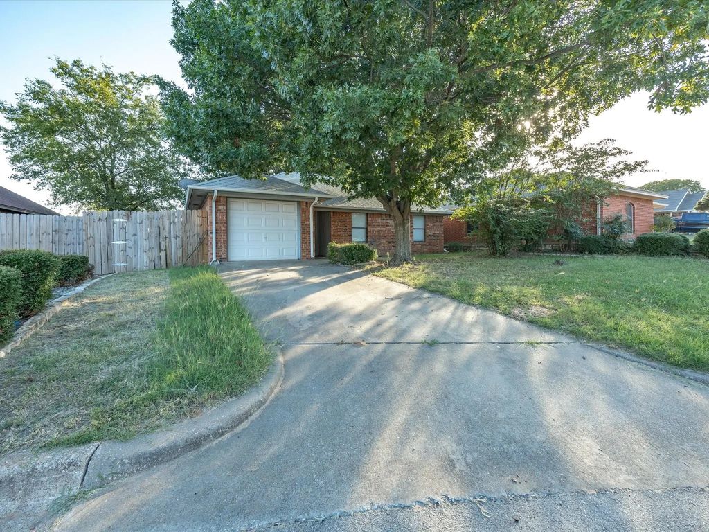 128 Black Forest Drive, Weatherford