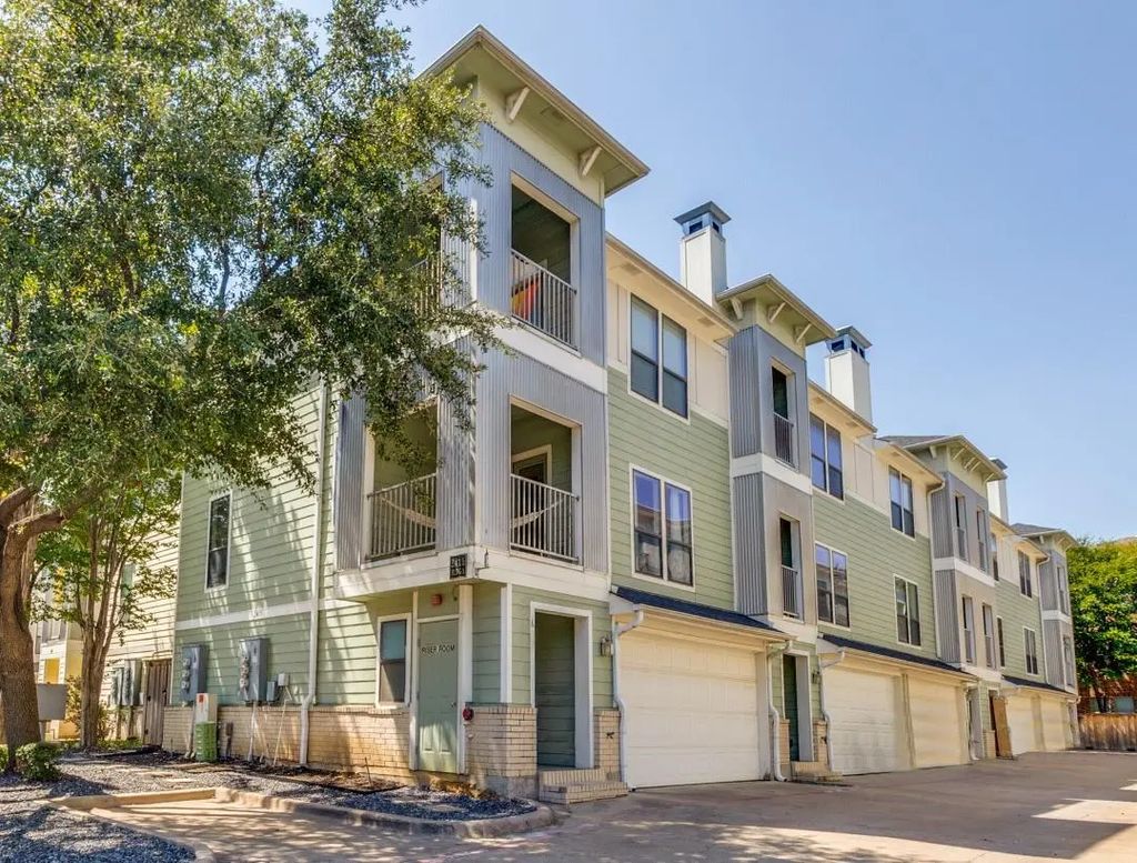 2415 Stutz Road B, Dallas