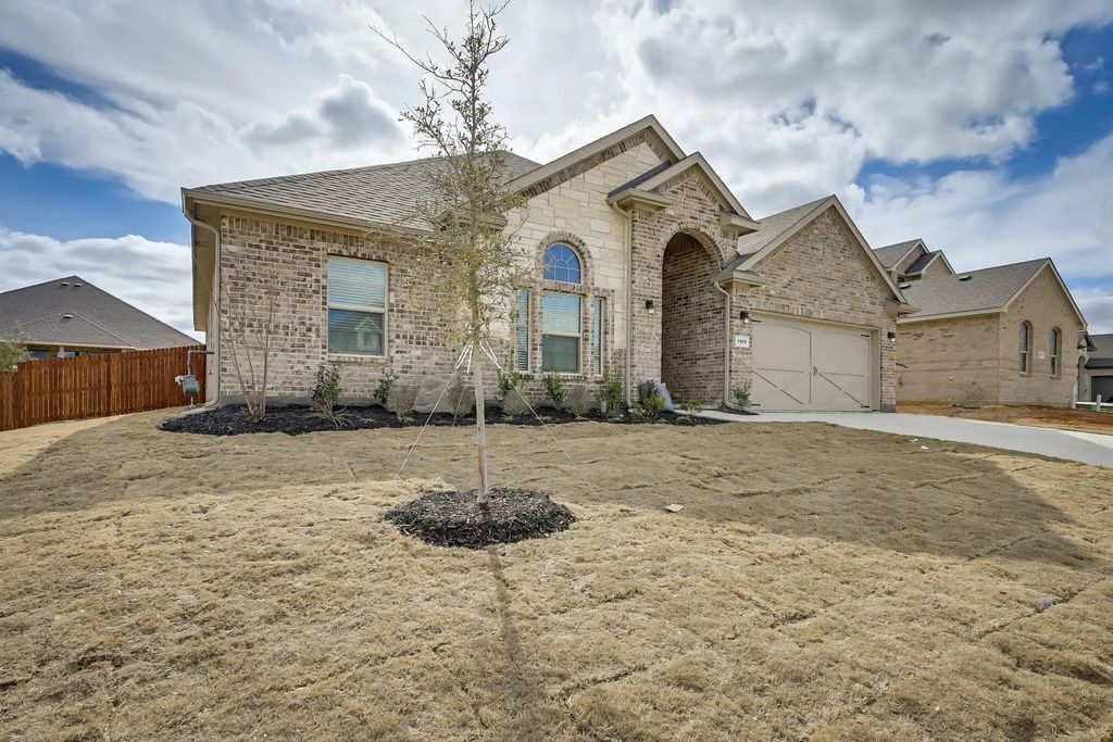 1105 Hikey Lane, Mansfield