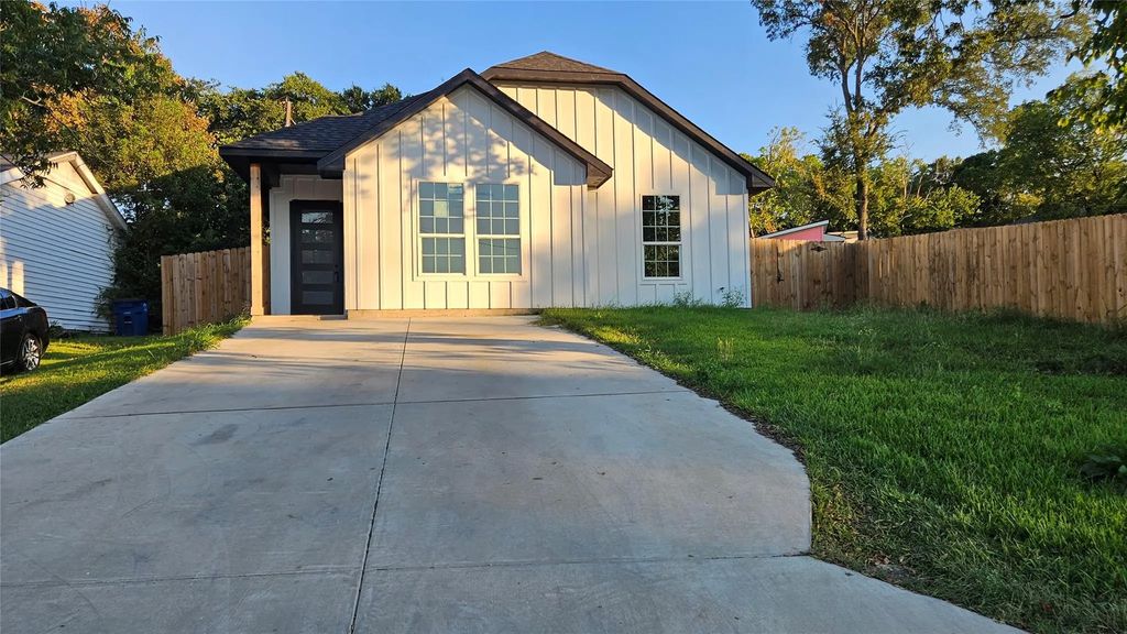 2510 Camel Court, Dallas