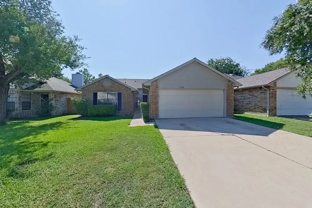 2214 Gladstone Drive, Arlington