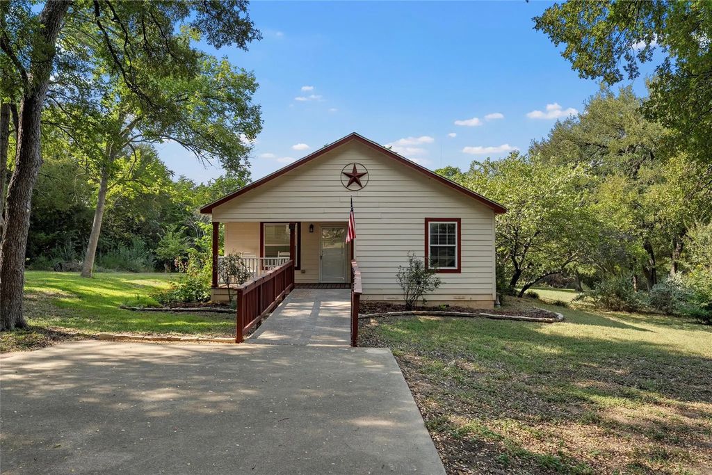 2821 Theresa Lane, Moody