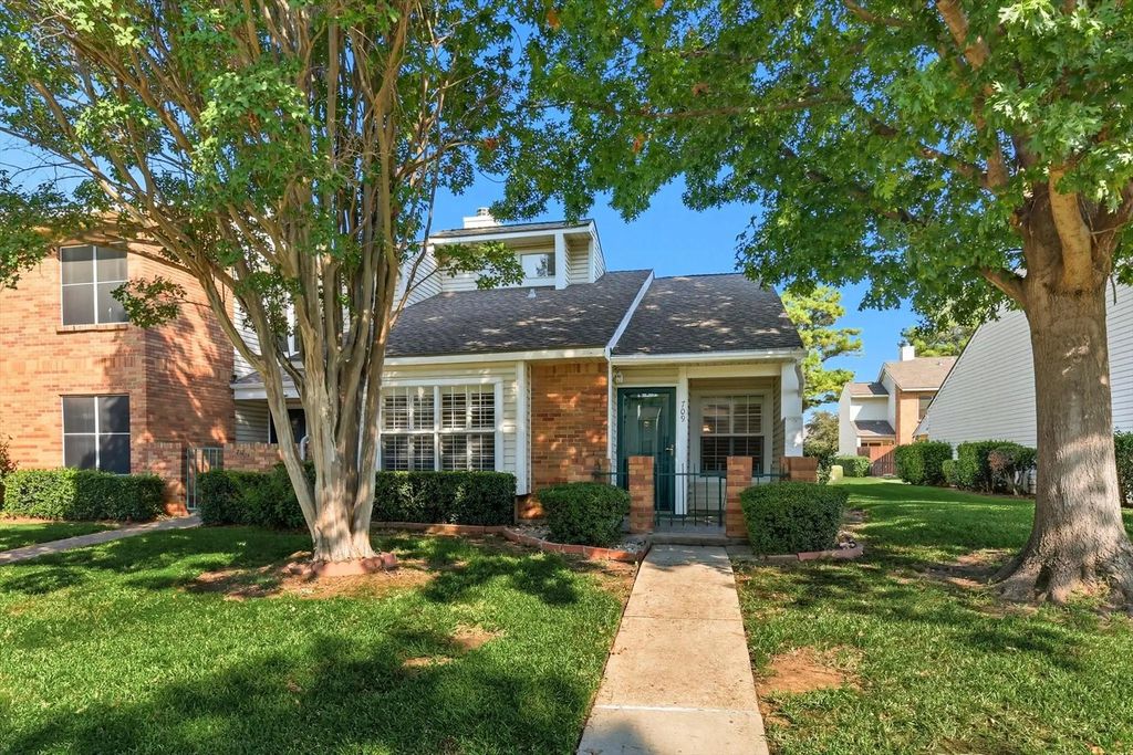 709 Creekwood Drive, Lewisville