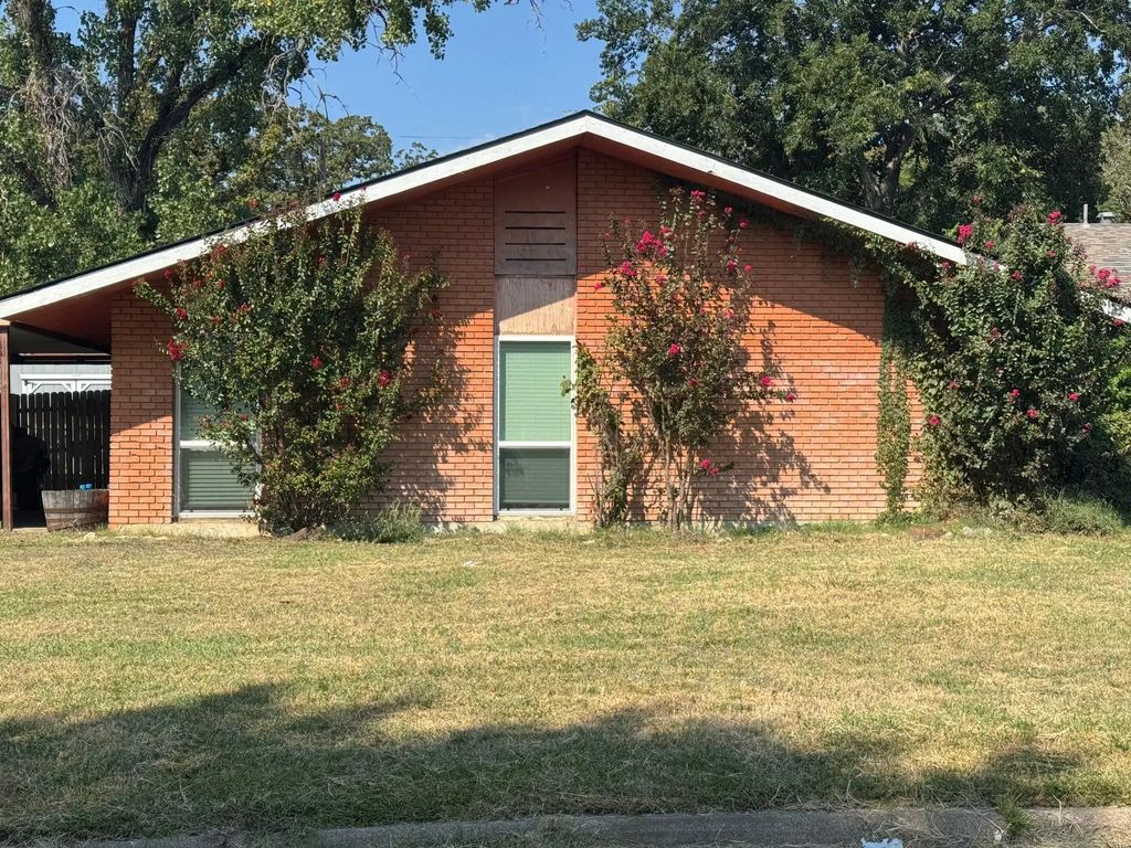 2213 Oakridge Drive, Haltom City