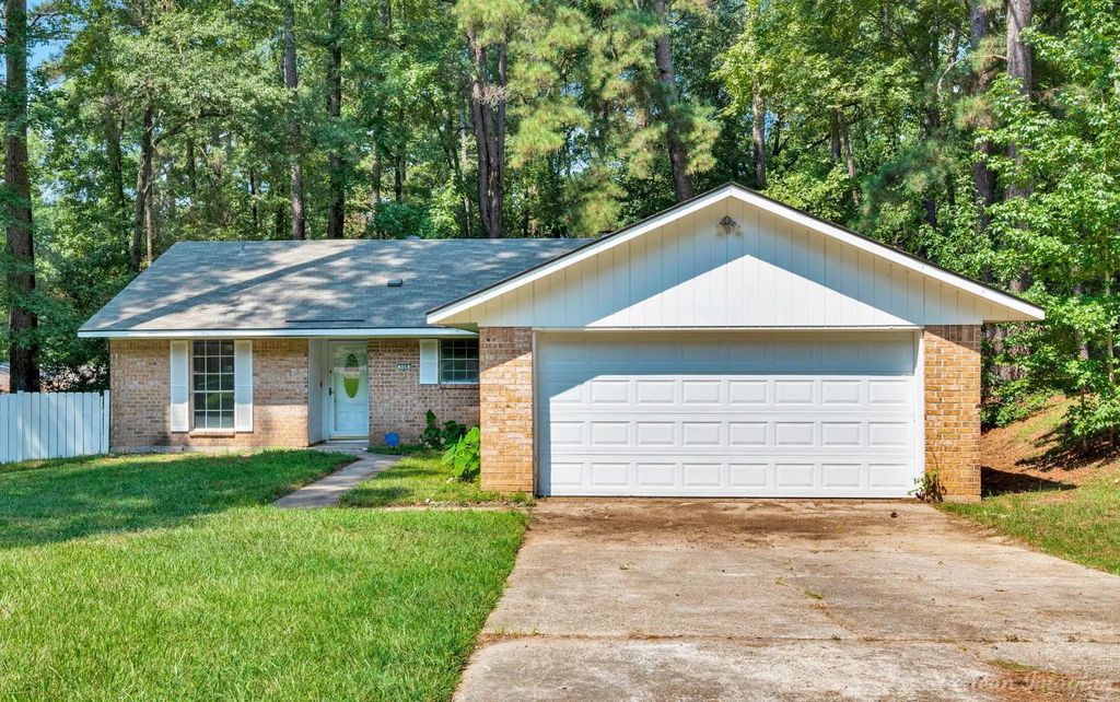 506 Whispering Pine Circle, Haughton
