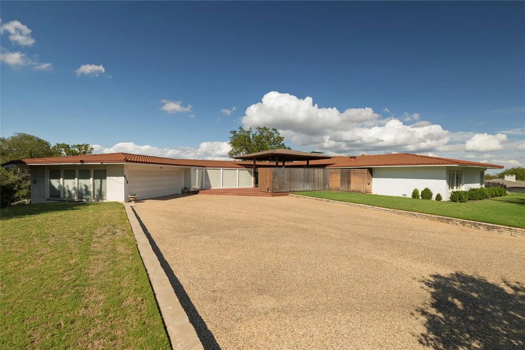 616 W Baylor Street, Weatherford