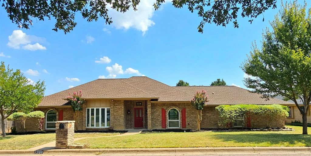 7209 Francisco Drive, Fort Worth