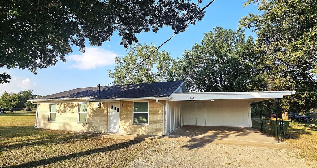 807 Henderson Boulevard, Groesbeck