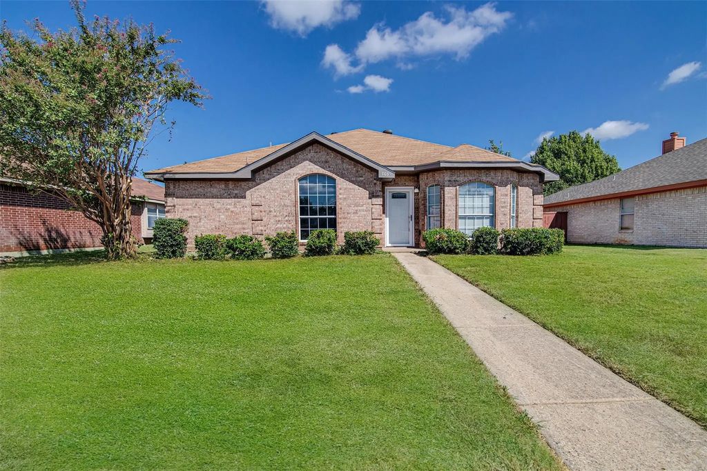 705 Crenshaw Drive, Cedar Hill