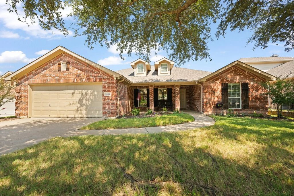 1929 Mary Ann Lane, Burleson