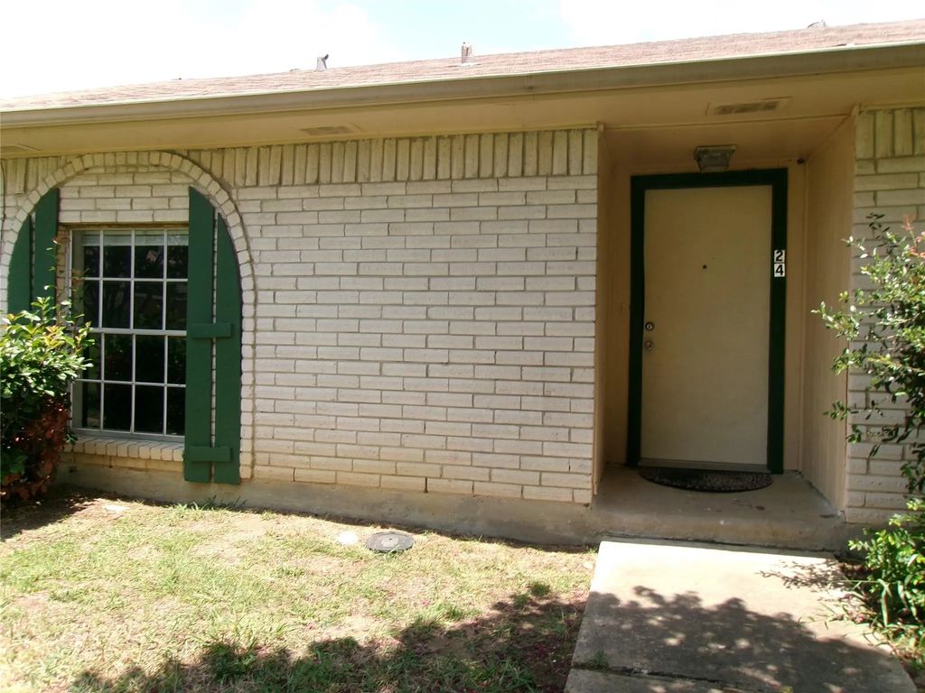 24 E Mountain Creek Court 13, Grand Prairie