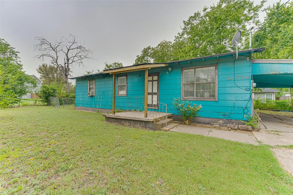 104 Griffin Street, Waxahachie