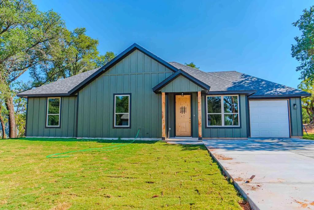 3201 Crystal Court, Granbury