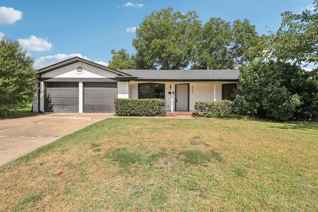 5737 Bonnie Wayne Street, Haltom City