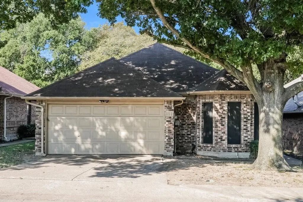 111 Streamside Drive, DeSoto