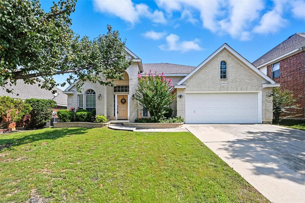 8401 Cedarcrest Lane, Fort Worth