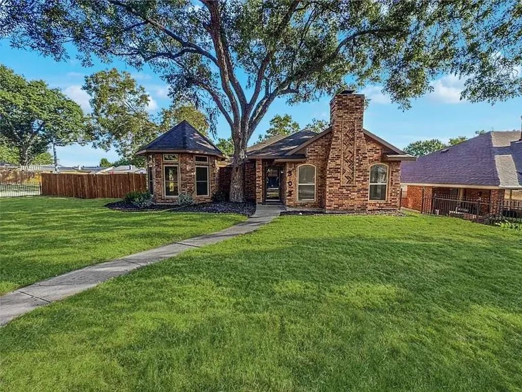 303 E Hillcroft Drive, Duncanville