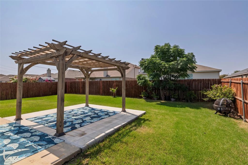 9917 Dolerite Drive, Fort Worth