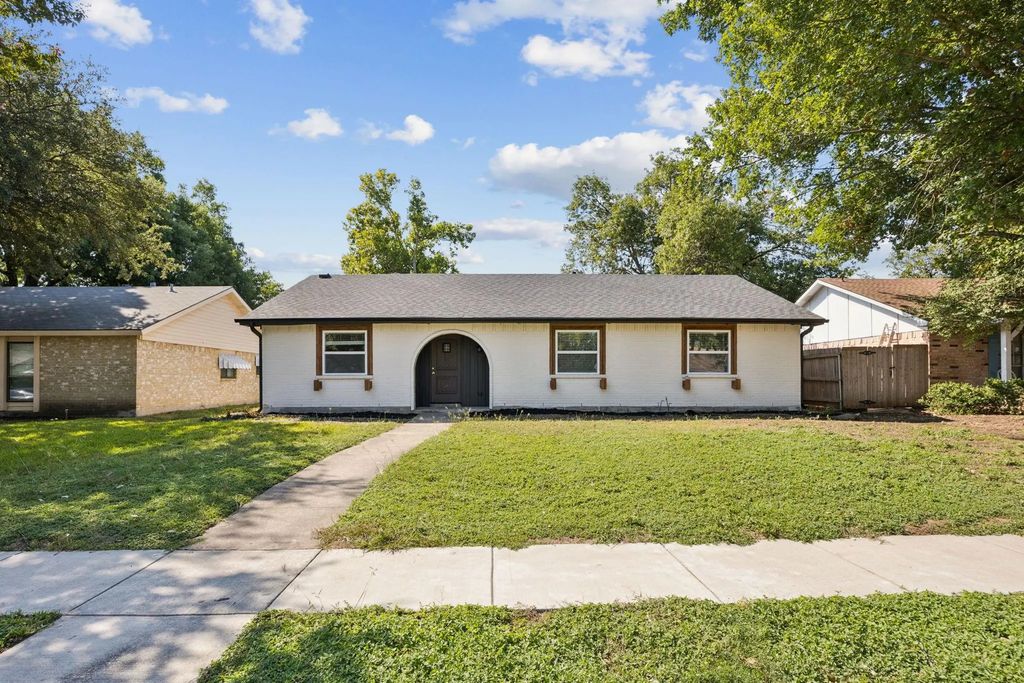 2308 Briarwood Drive, Plano