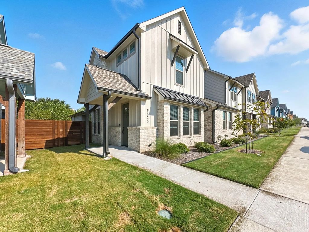9525 Thorncrown Lane, Fort Worth