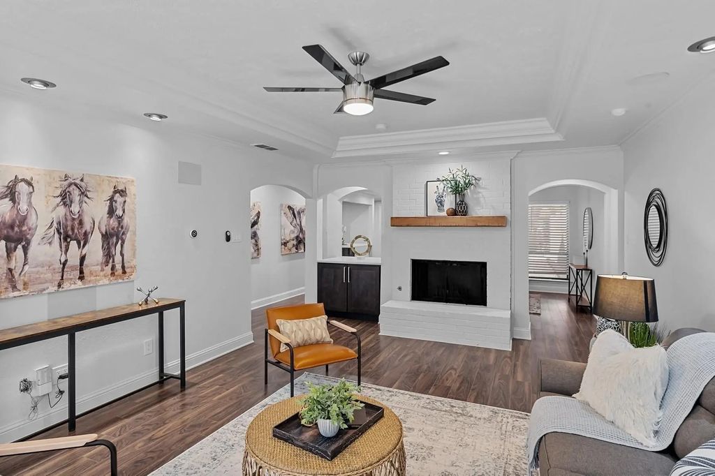 3330 Courtyard Place, Farmers Branch