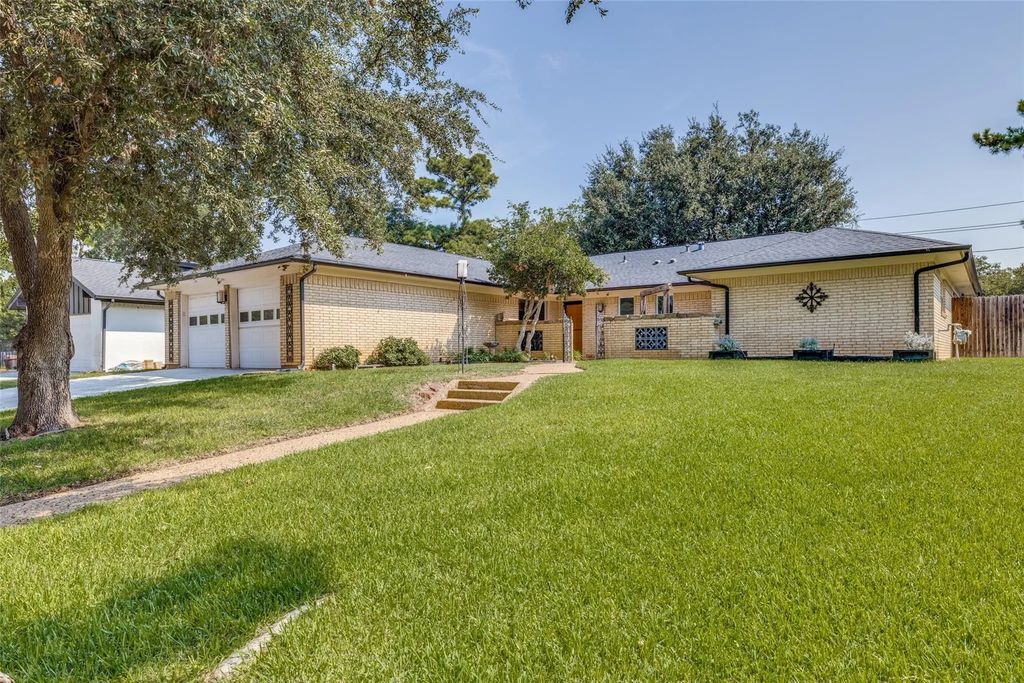 1821 E Cedar Elm Drive, Arlington