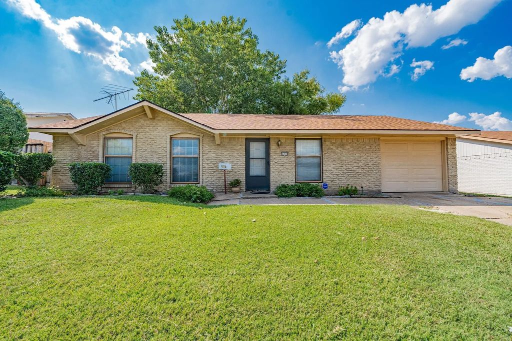 401 Starling Drive, Mesquite