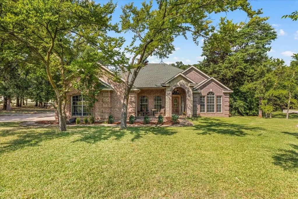 910 Crystal Cove, Oak Point