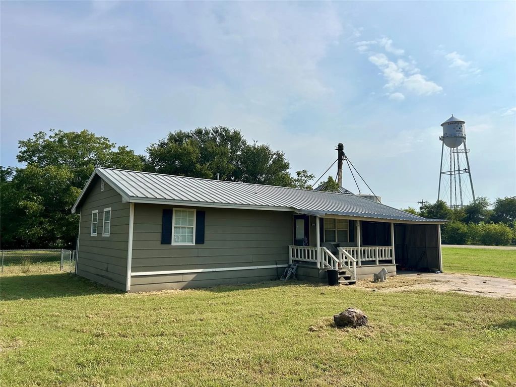 206 W King Street, Tom Bean