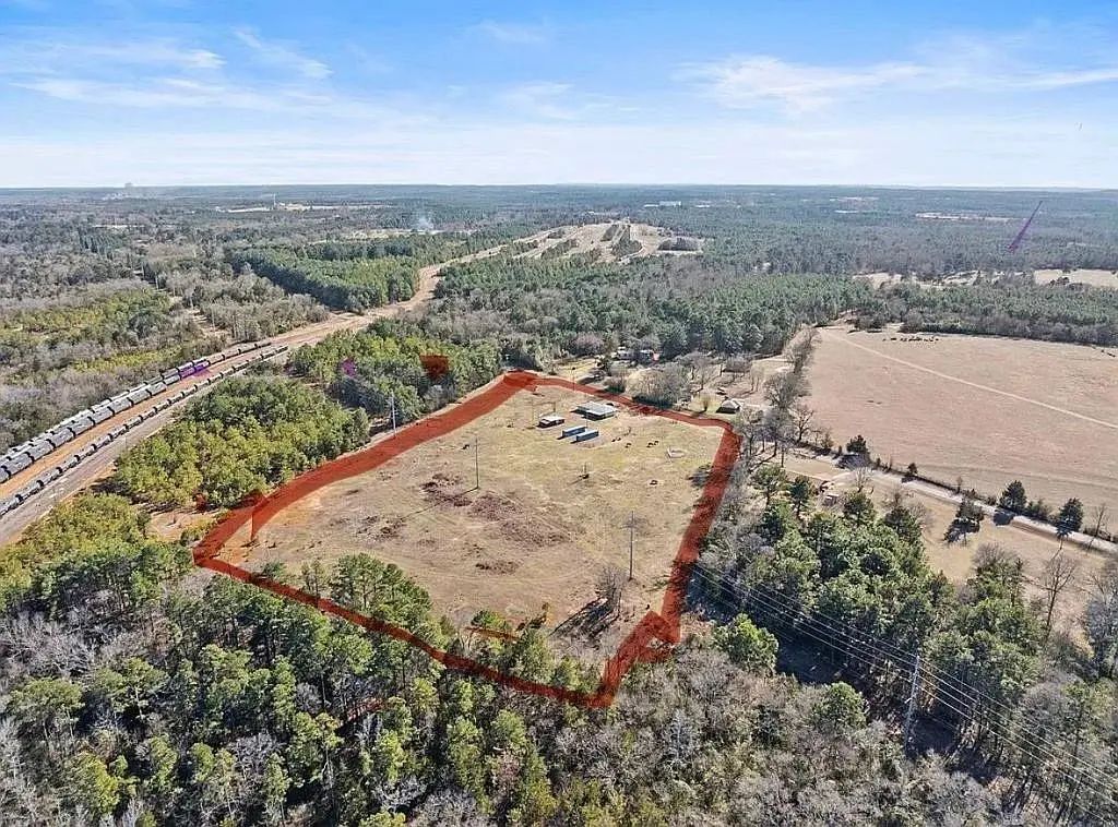 1135 County Road 2112, Daingerfield