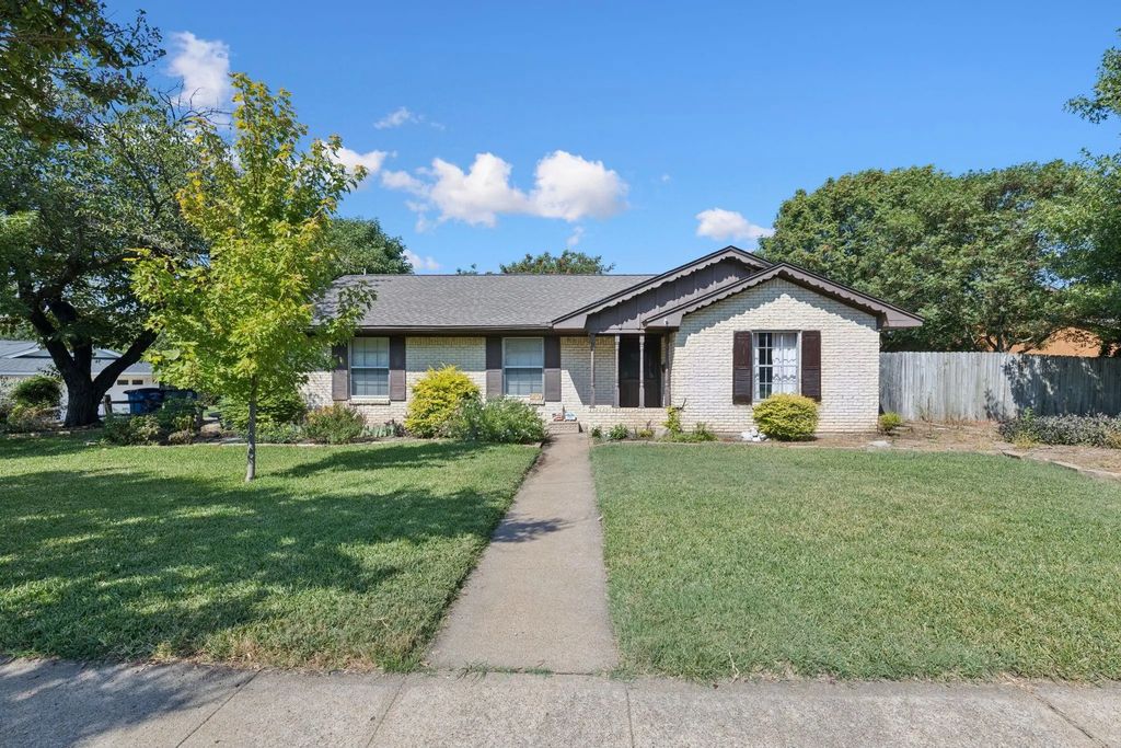 8919 Hackney Lane, Dallas