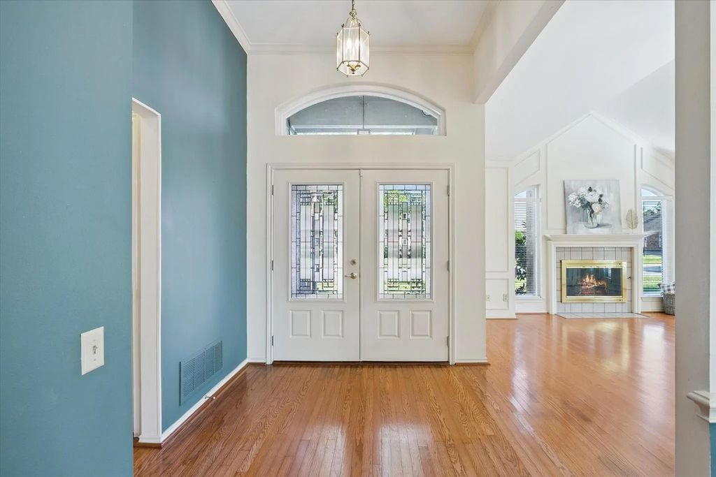 2529 Fox Glenn Circle, Bedford