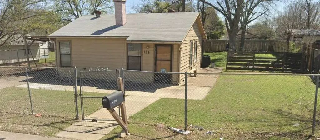 724 E Ripy Street, Fort Worth