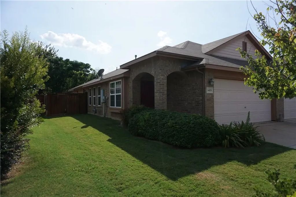 1433 Ravenwood Drive, Mansfield