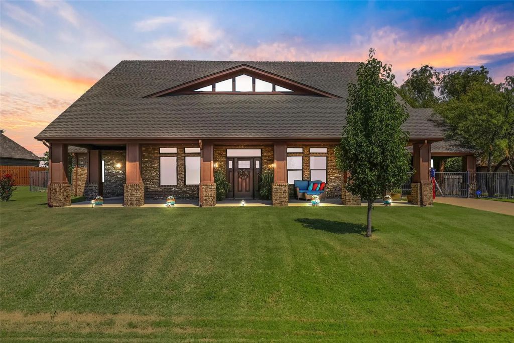 2204 Builder Road, Crowley