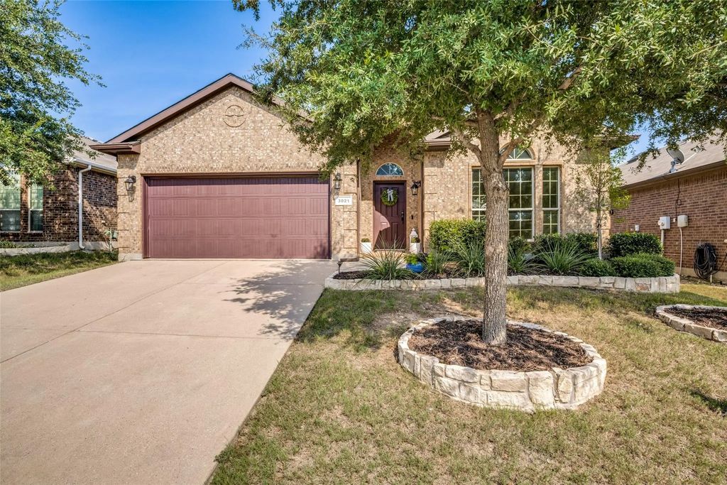 3021 Maple Creek Drive, Fort Worth